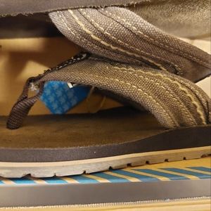 NWT Gotcha Tan Rylen Youth size 6 Sandals